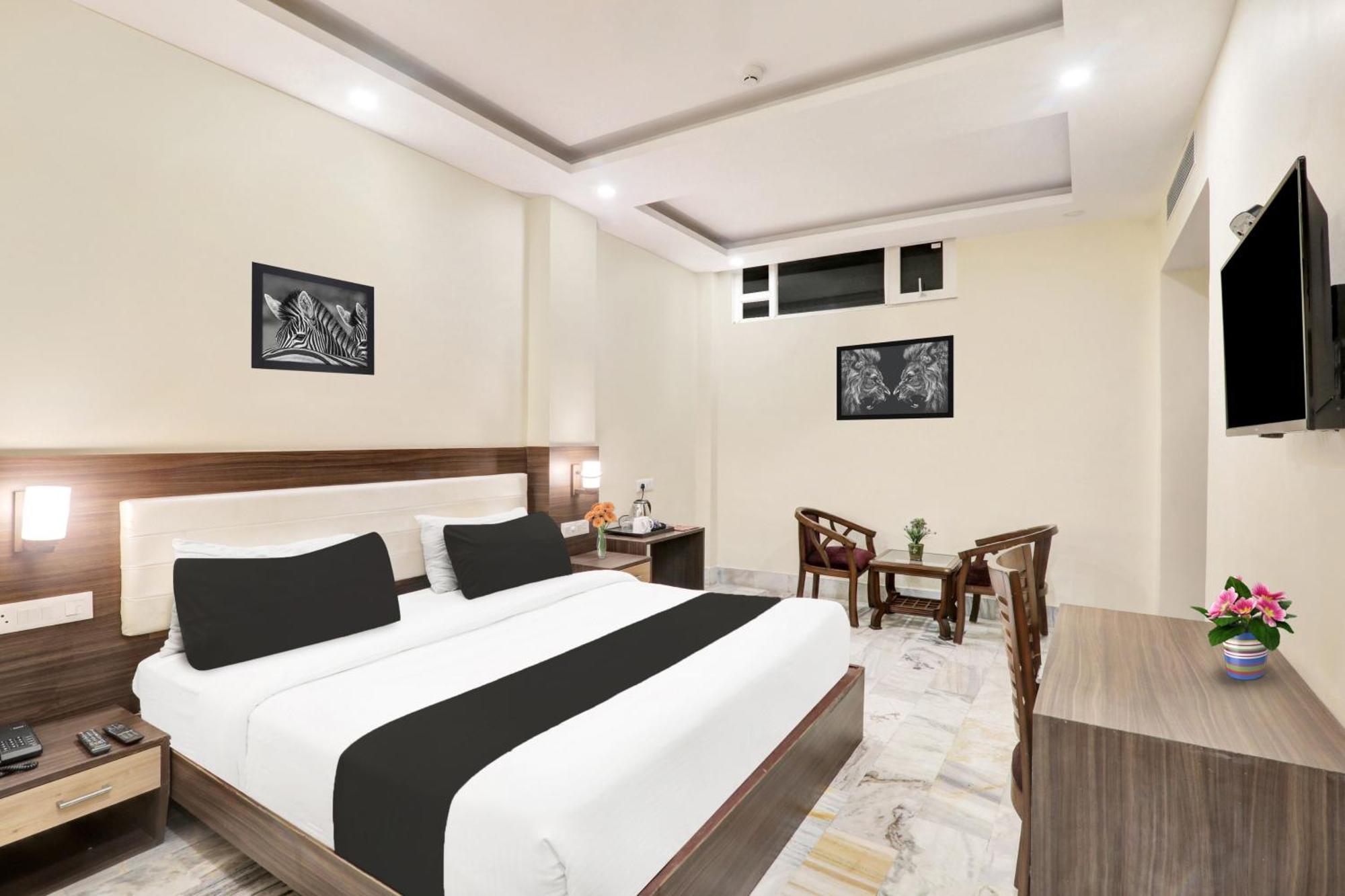 Super Townhouse Kankarbagh Formerly Kunwar Alcajars Patna  Bagian luar foto