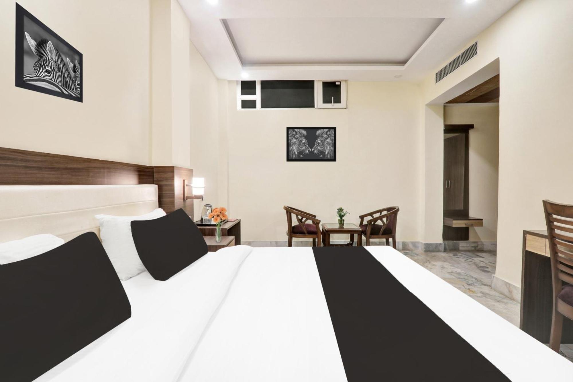 Super Townhouse Kankarbagh Formerly Kunwar Alcajars Patna  Bagian luar foto