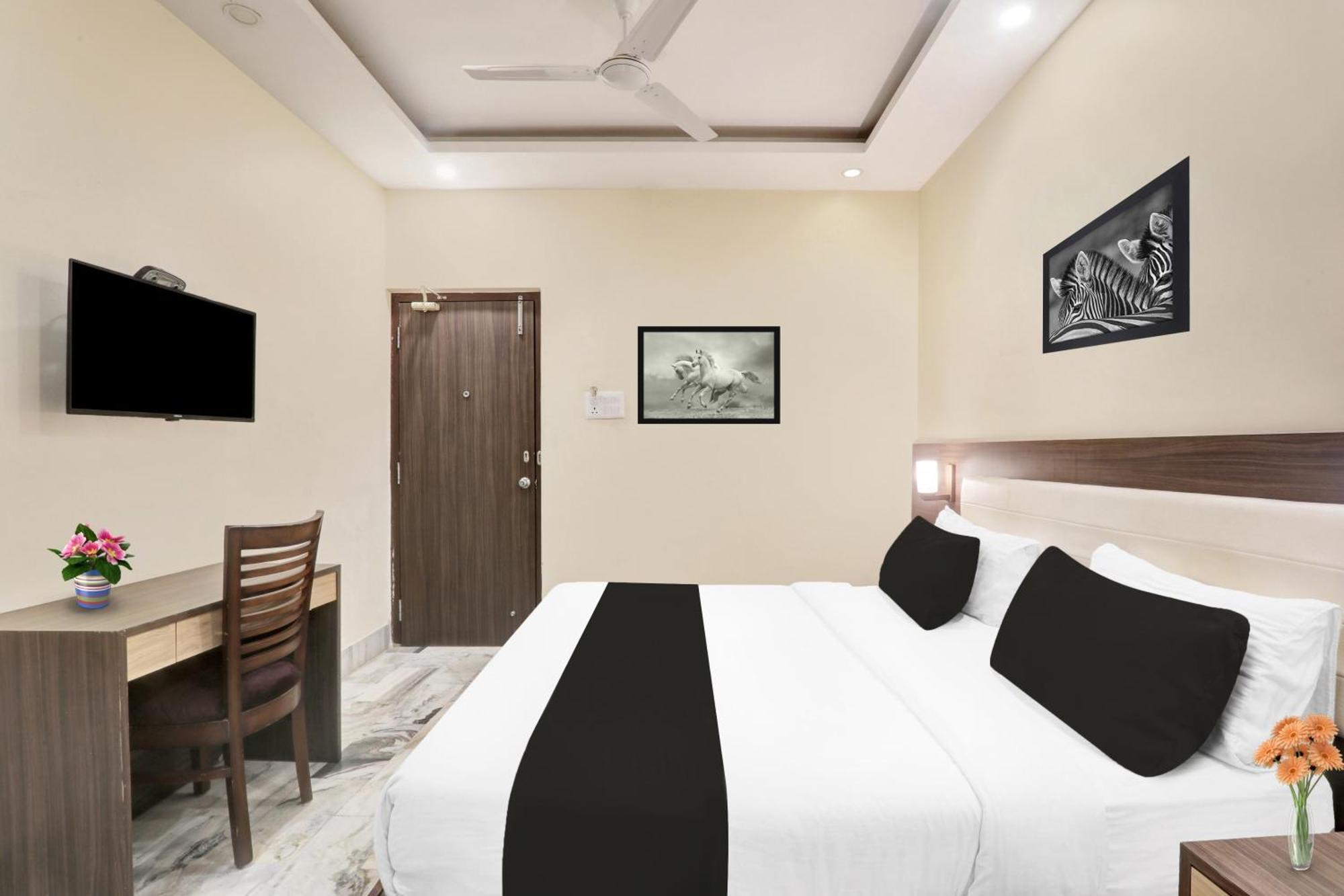 Super Townhouse Kankarbagh Formerly Kunwar Alcajars Patna  Bagian luar foto