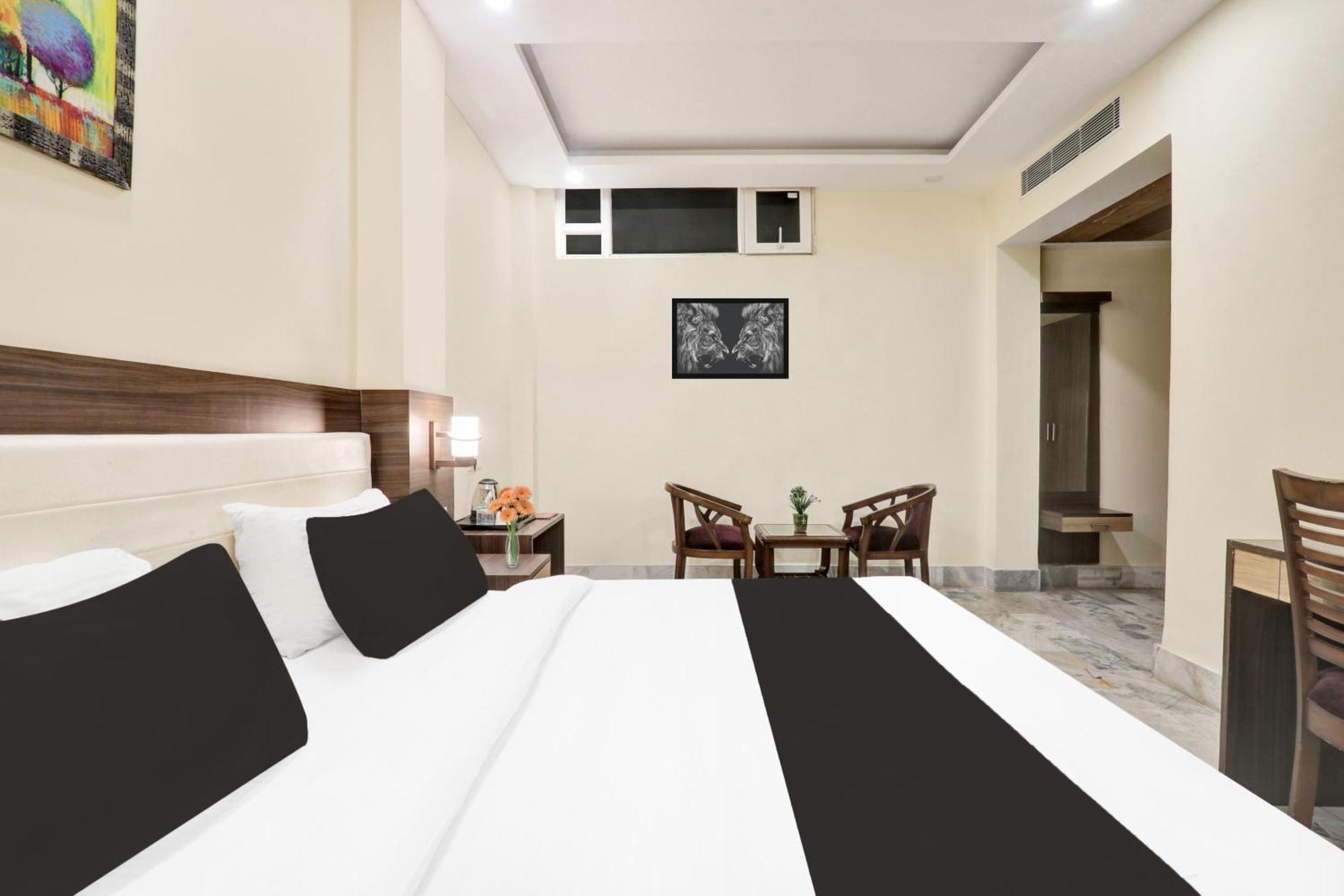 Super Townhouse Kankarbagh Formerly Kunwar Alcajars Patna  Bagian luar foto
