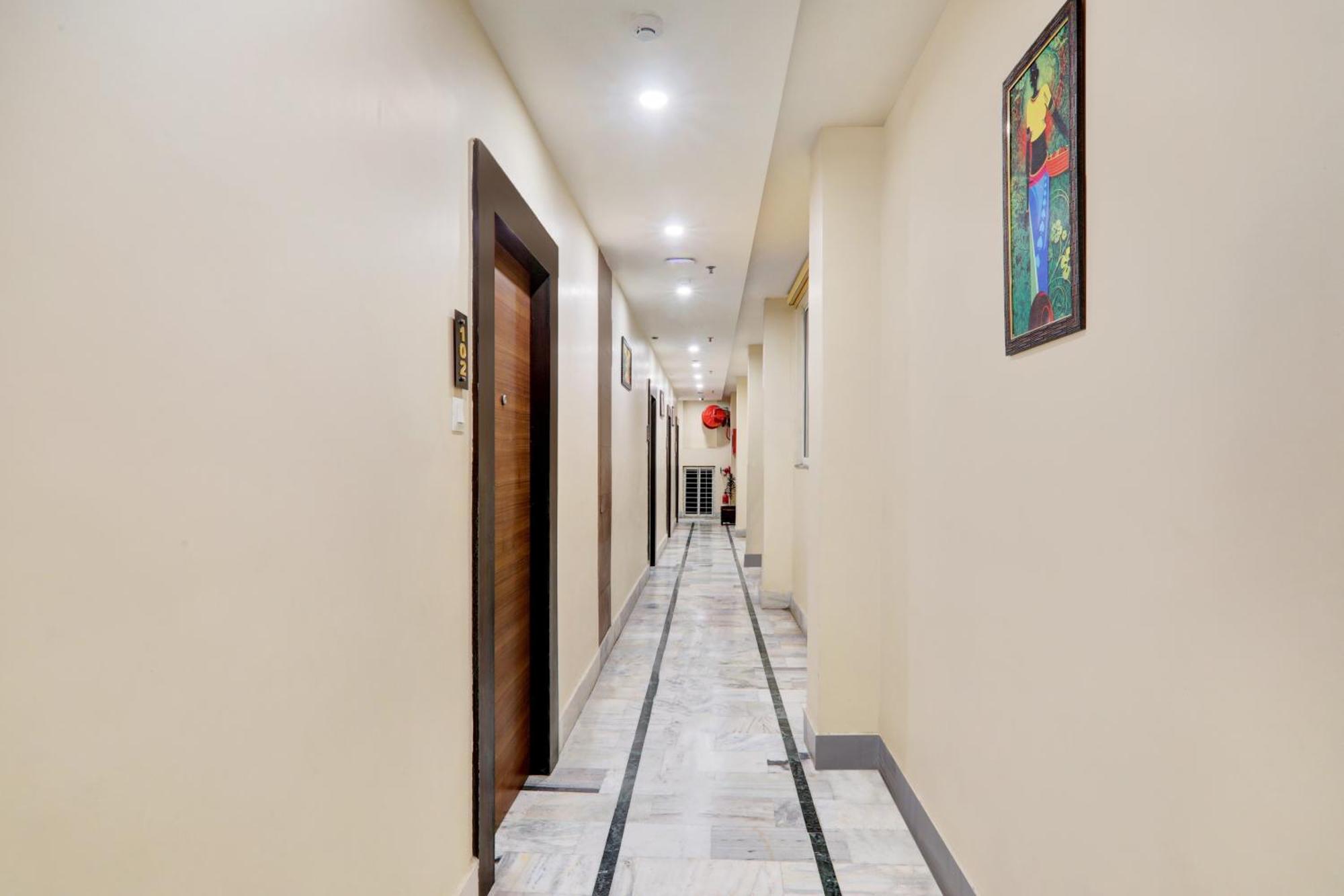 Super Townhouse Kankarbagh Formerly Kunwar Alcajars Patna  Bagian luar foto