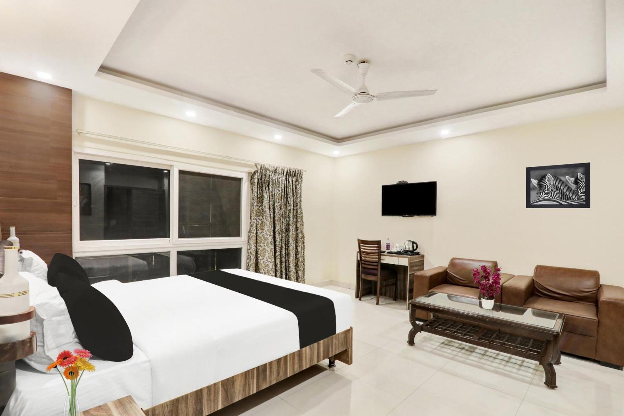 Super Townhouse Kankarbagh Formerly Kunwar Alcajars Patna  Bagian luar foto