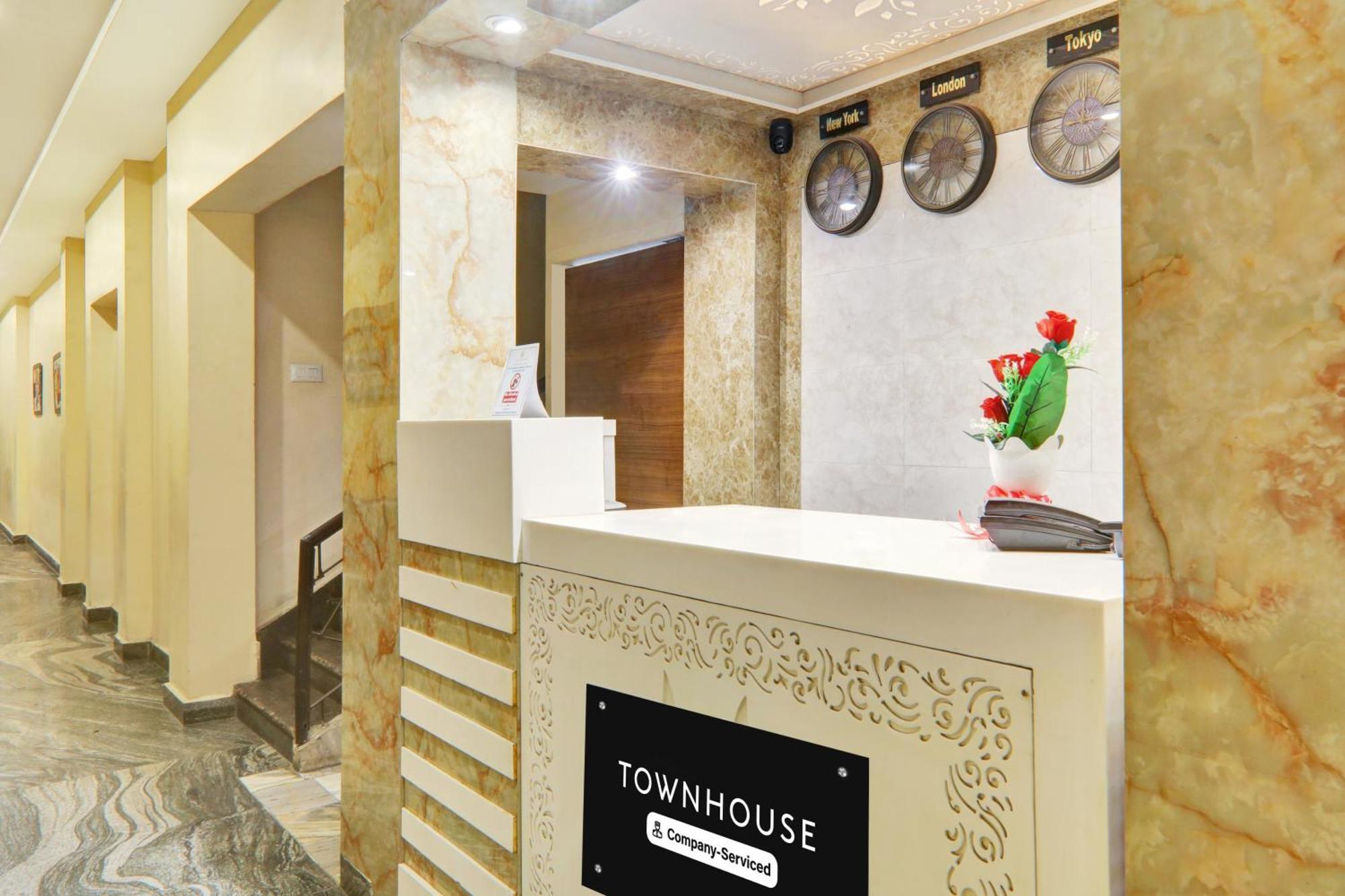 Super Townhouse Kankarbagh Formerly Kunwar Alcajars Patna  Bagian luar foto