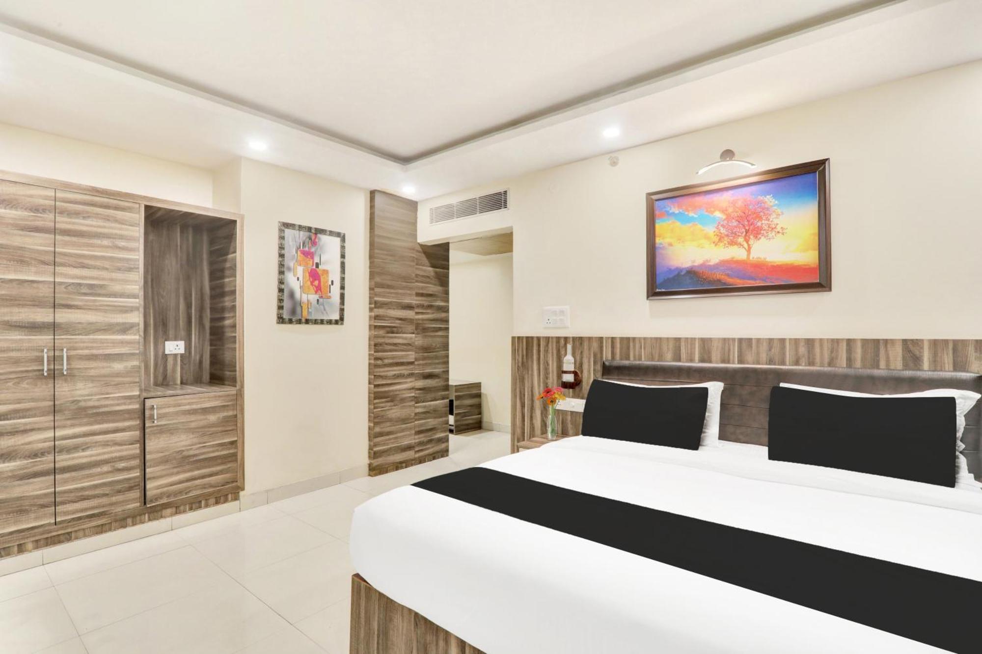Super Townhouse Kankarbagh Formerly Kunwar Alcajars Patna  Bagian luar foto