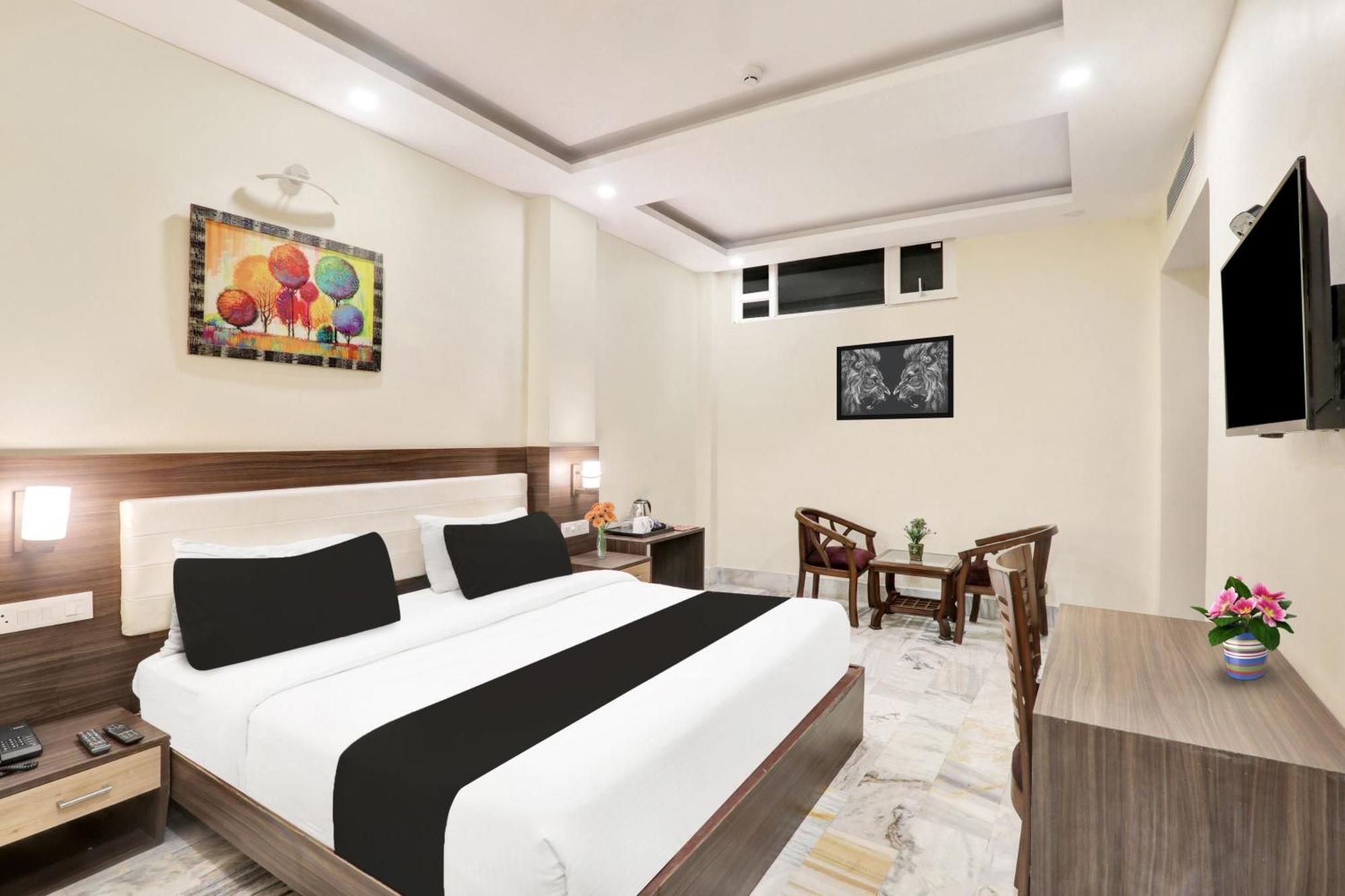 Super Townhouse Kankarbagh Formerly Kunwar Alcajars Patna  Bagian luar foto